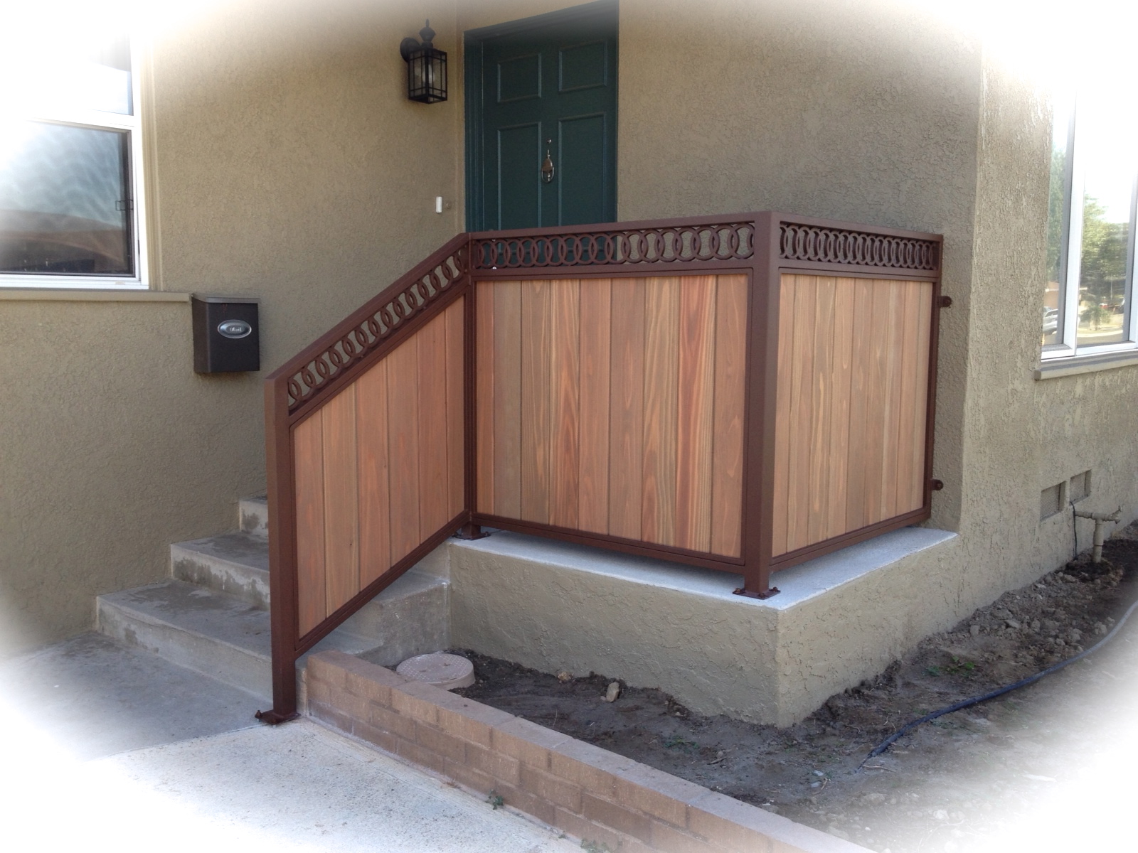 Custom Wooden Fencing Lakewood and Bellflower