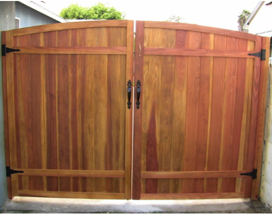 Custom Wooden Fencing Lakewood and Bellflower