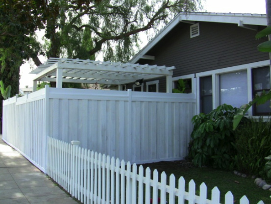 Custom Wooden Fencing Lakewood and Bellflower