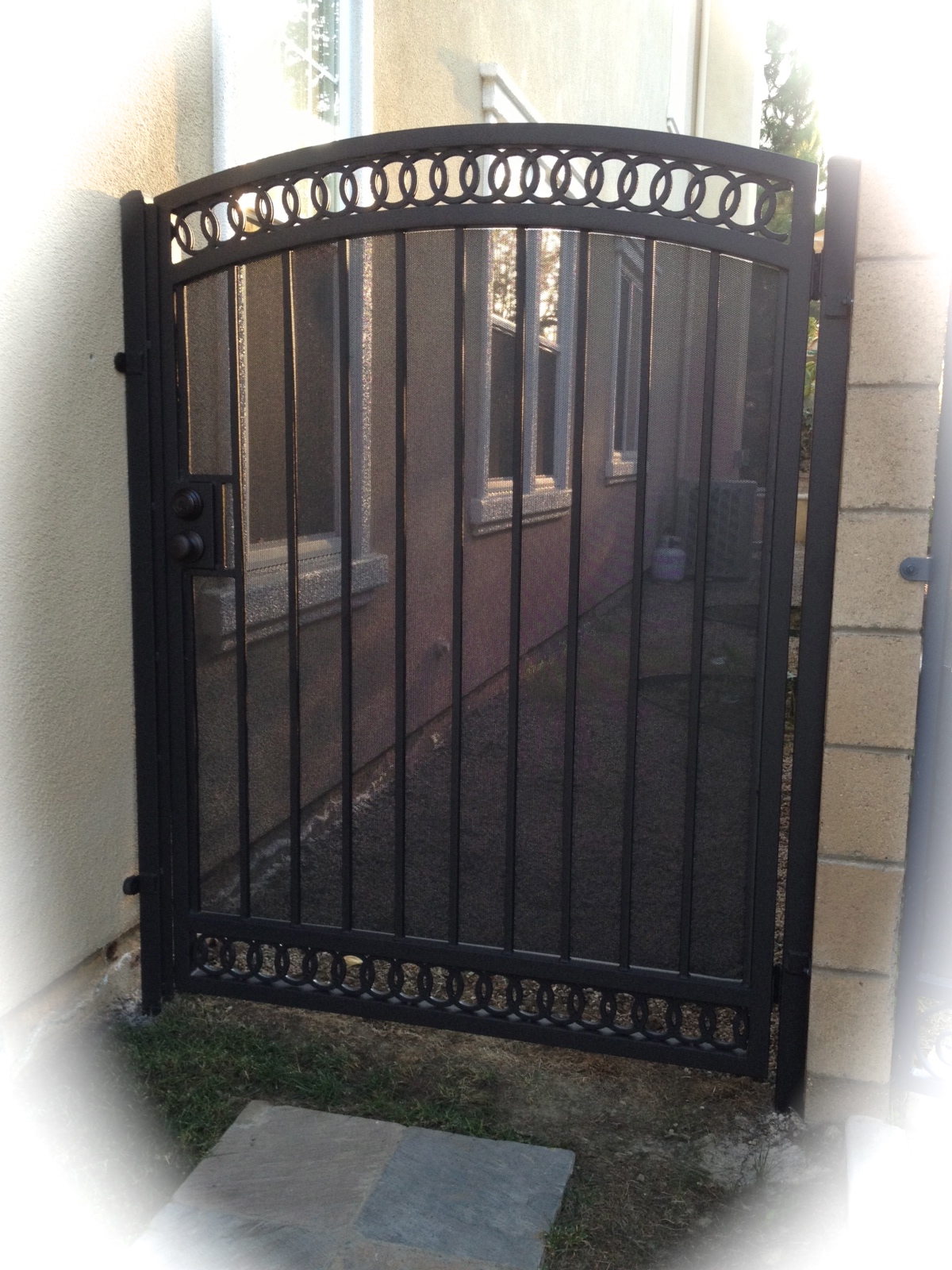 iron gate arched 258 2 rows knuckles with palm open bar
