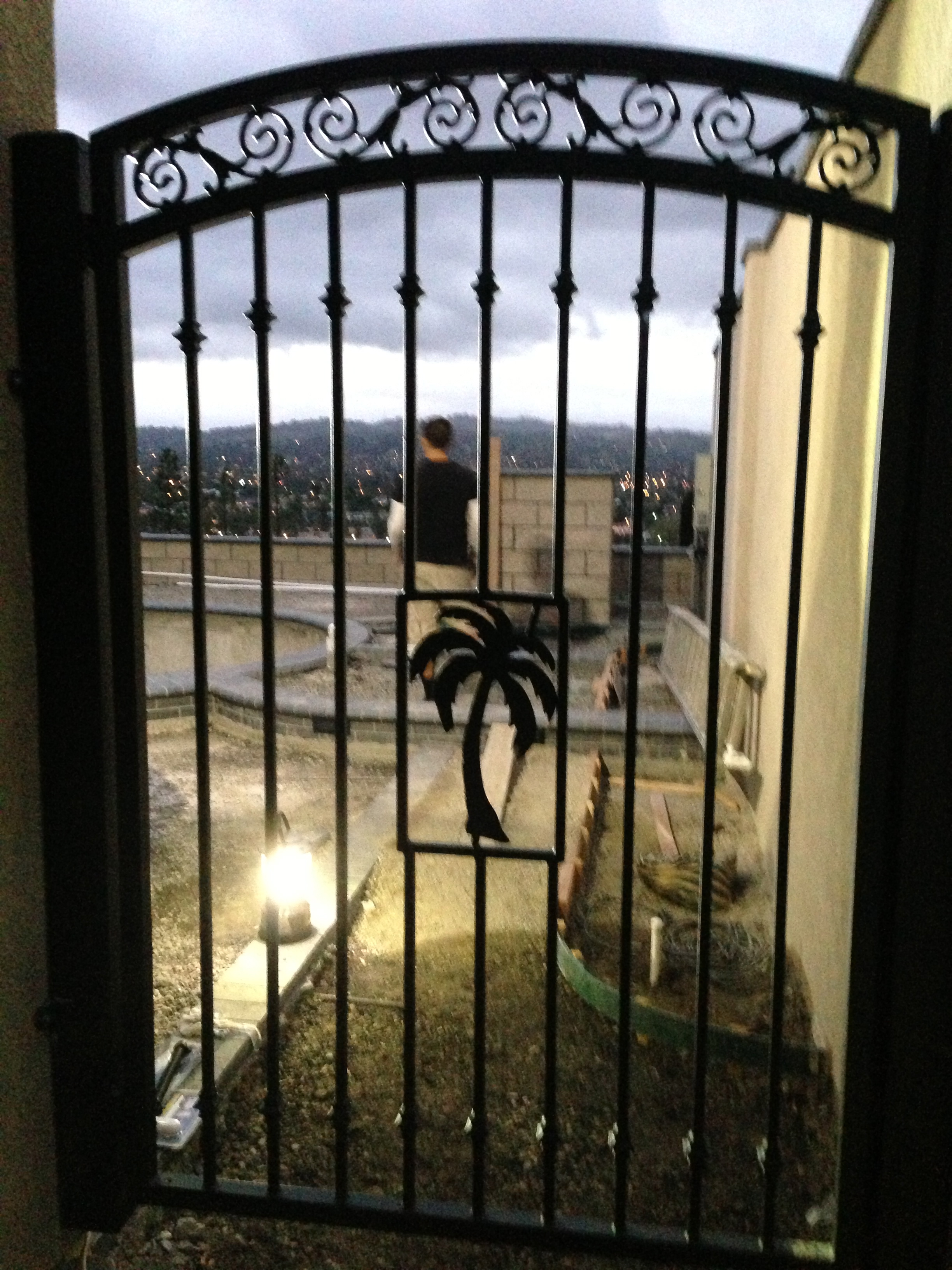 iron gate arched 258 2 rows knuckles with palm open bar