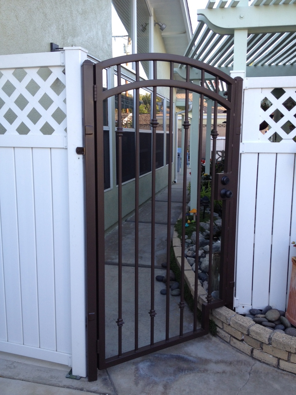 iron gate open bar arch top 4x4 squares